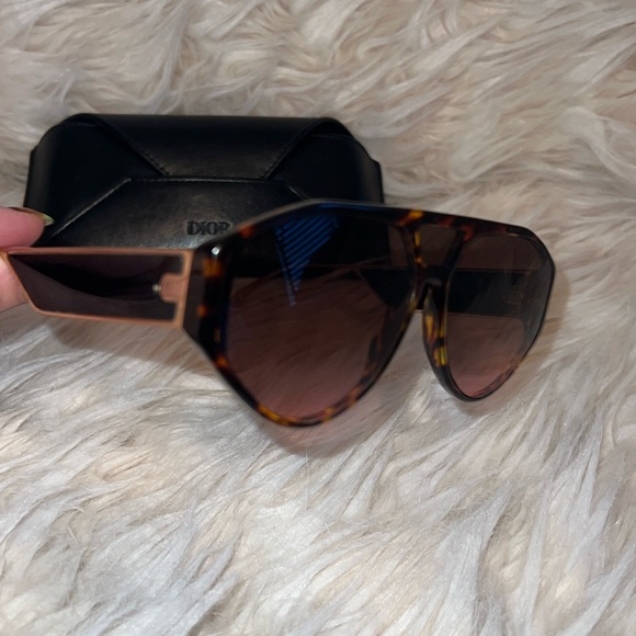 Dior tortoiseshell sunglasses - Picture 2 of 3